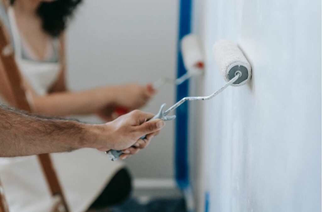 faut il peindre le plafond avant les murs