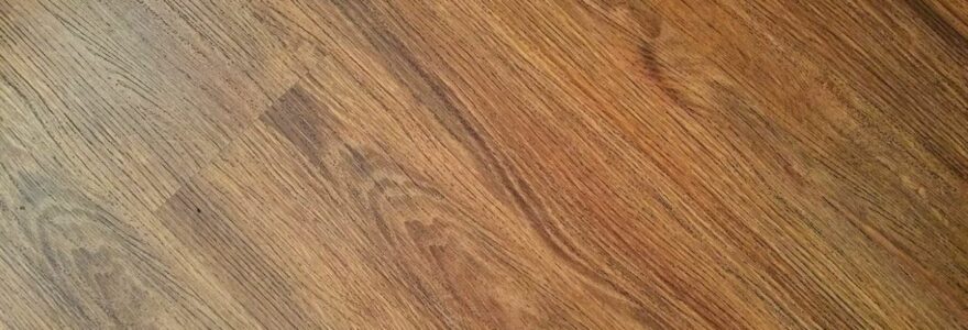 Comment rénover un vieux parquet sans poncer