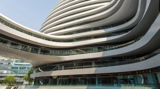 decouvrez-comment-le-store-eole-s-adapte-aux-architectures-contemporaines-et-minimalistes